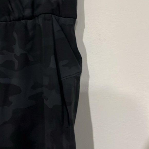 Lululemon blk camo pant w/ side pockets sz 6 25” inseam - Picture 3 of 7